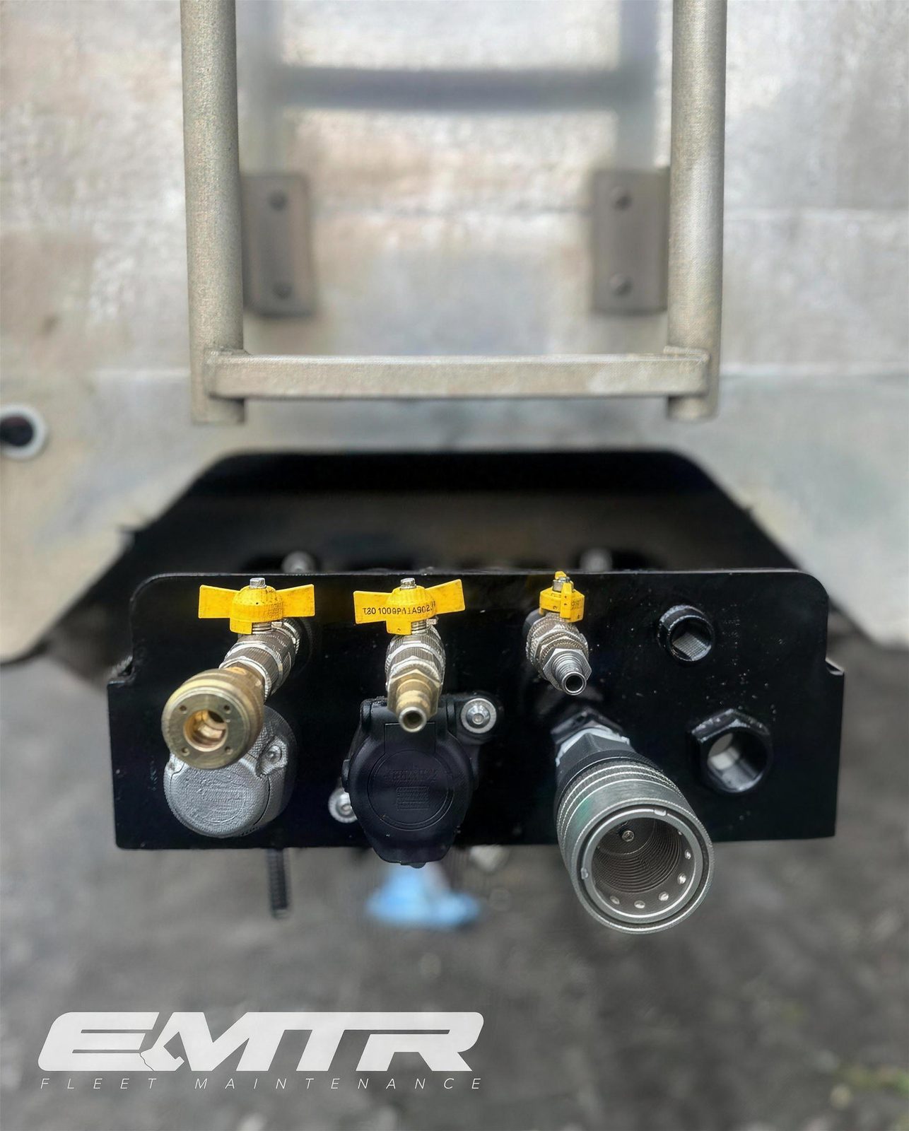EMTR hydraulic and hose repair work on site